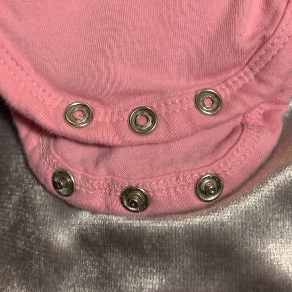 DKNY 3 -6 month Baby girl onesie pink - Picture 8 of 8